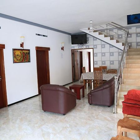 Yaarl Holiday Inn Джафна Екстер'єр фото