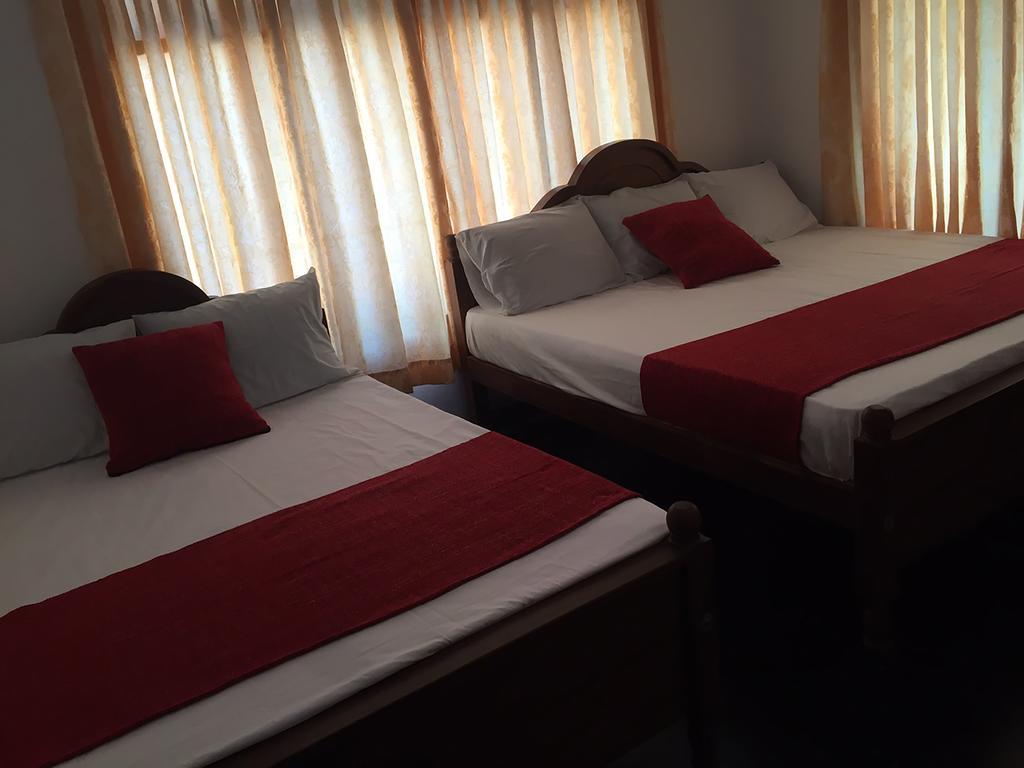 Yaarl Holiday Inn Джафна Екстер'єр фото