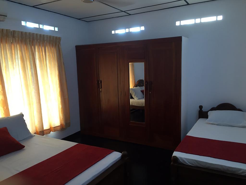 Yaarl Holiday Inn Джафна Екстер'єр фото