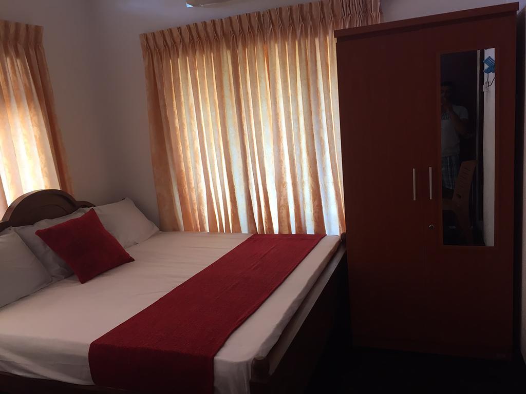 Yaarl Holiday Inn Джафна Екстер'єр фото