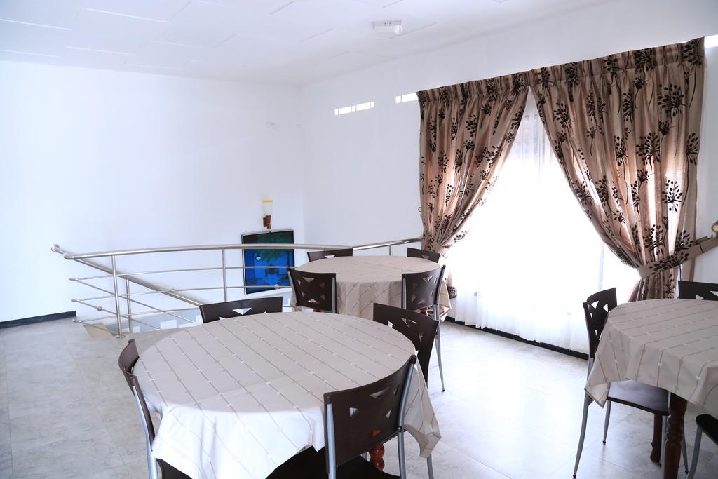 Yaarl Holiday Inn Джафна Екстер'єр фото
