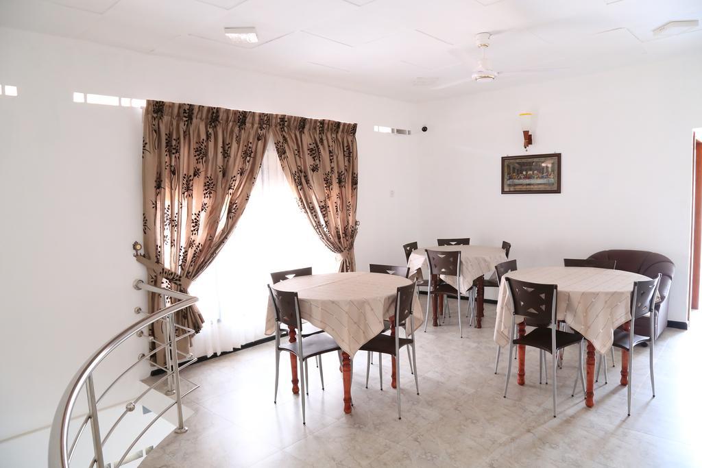 Yaarl Holiday Inn Джафна Екстер'єр фото