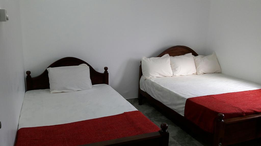 Yaarl Holiday Inn Джафна Екстер'єр фото