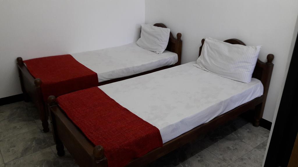 Yaarl Holiday Inn Джафна Екстер'єр фото