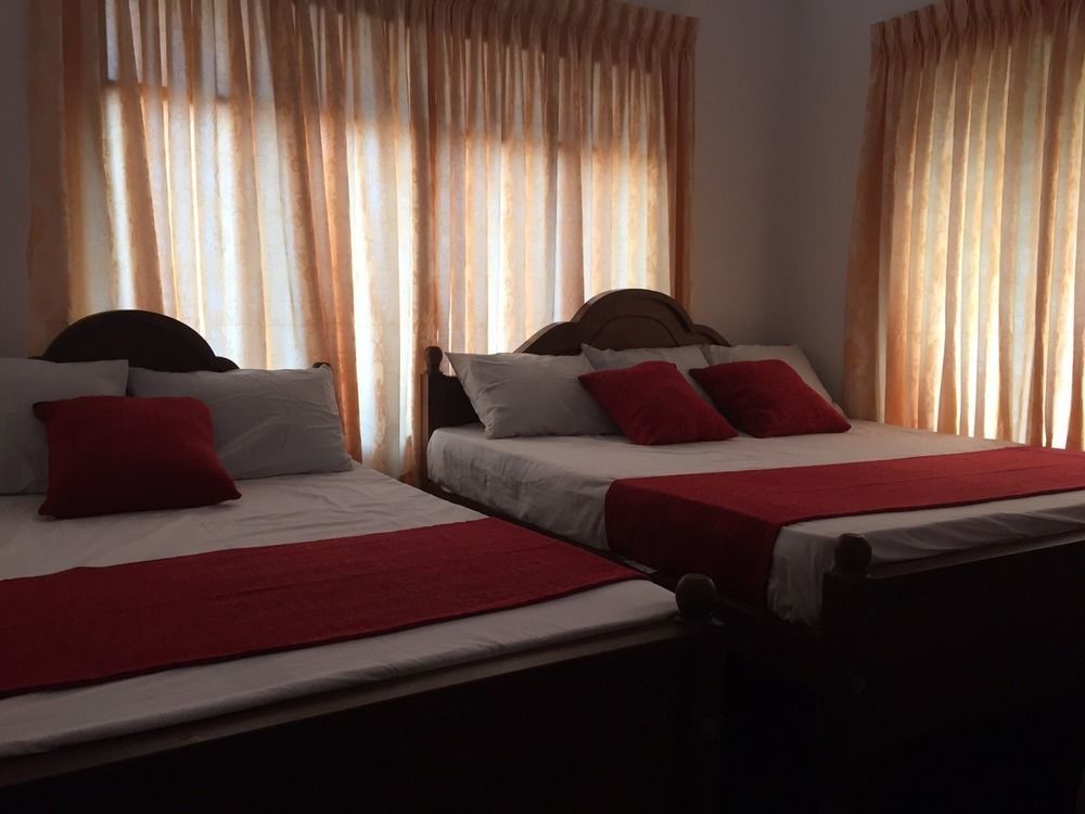 Yaarl Holiday Inn Джафна Екстер'єр фото