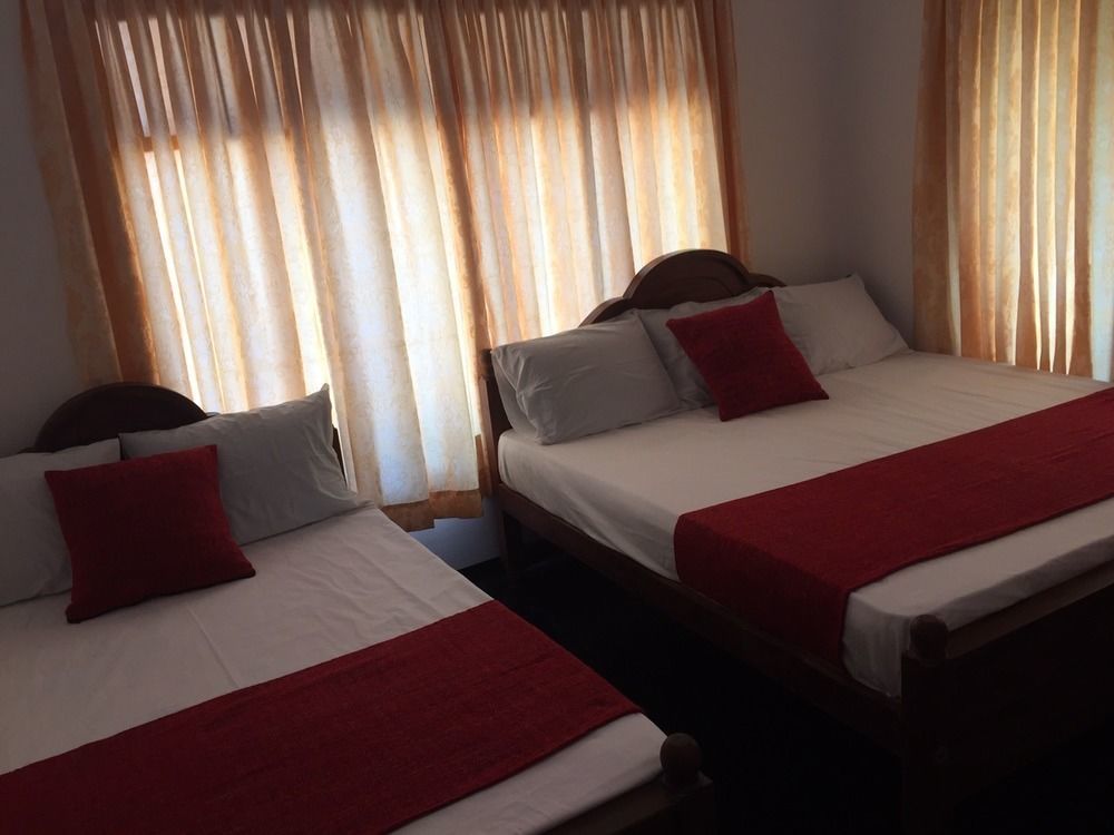 Yaarl Holiday Inn Джафна Екстер'єр фото