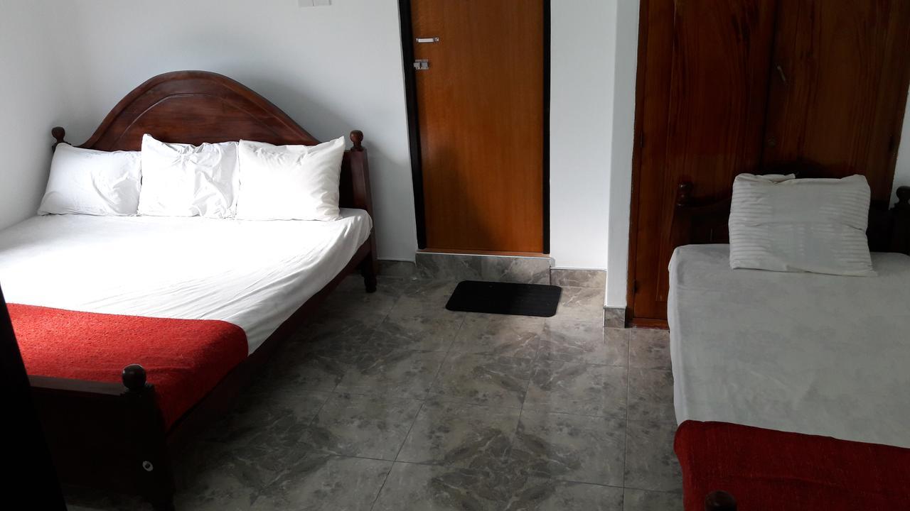 Yaarl Holiday Inn Джафна Екстер'єр фото